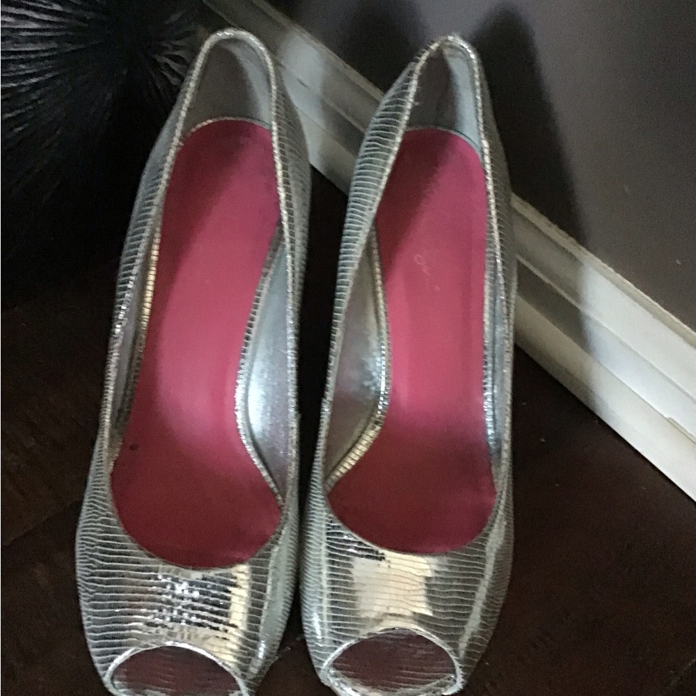 Lilly Pulitzer Silver Peep Toe Wedge Shoe Size 7
